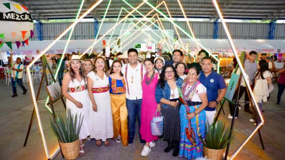 Más de 40 stands se instalaron en la 4ª Edición de la Feria del Mezcal de la Mixteca en Huajuapan