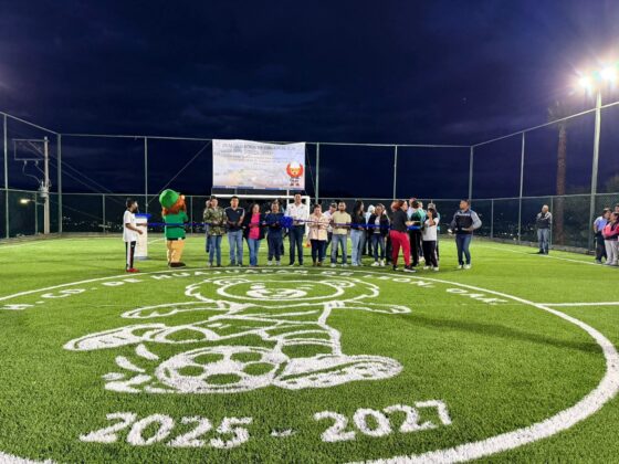 Entrega el presidente Luis de León Martínez Sánchez la rehabilitación de canchas en la colonia Antorcha Popular