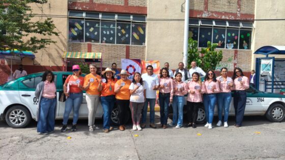 IMMUJER realizó colocación de números de emergencia en el transporte público de Huajuapan para la prevención de la violencia contra la mujer