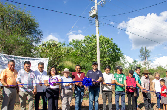 Entrega presidente Luis de León Martínez Sánchez obra de electrificación en la agencia Rancho Dolores