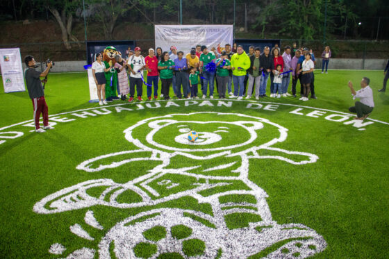 Reafirma Luis de León Martínez Sánchez su compromiso con el deporte en la cancha del Parque Bicentenario