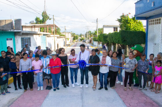 Entrega presidente Luis de León Martínez Sánchez obra en la colonia San Antonio