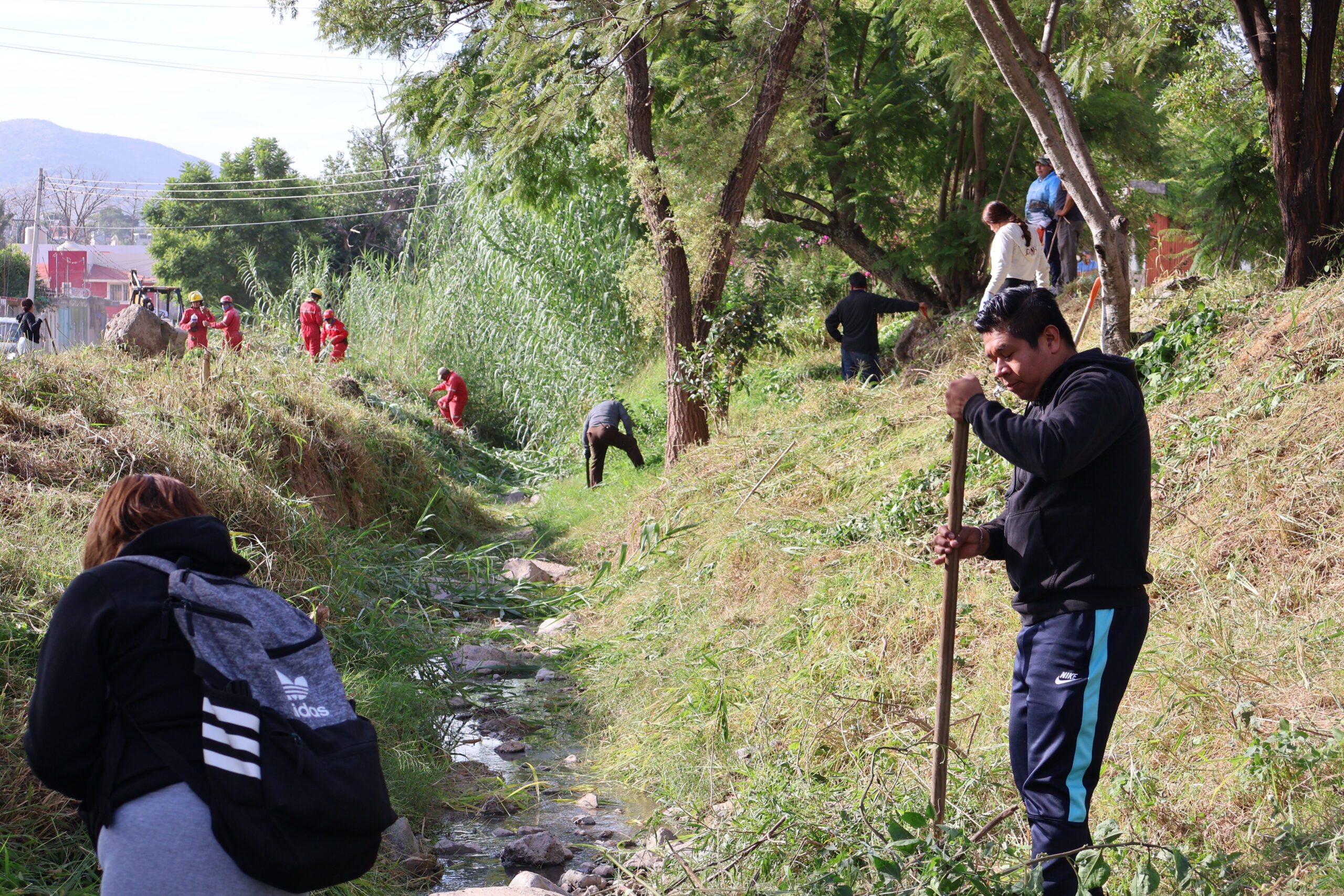 Sábado del Colono contribuye a la limpieza del Río Salado en Santa Cruz