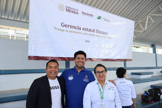 El presidente Luis de León Martínez acompaña el impulso económico de mujeres artesanas de la Mixteca con entrega de microcréditos