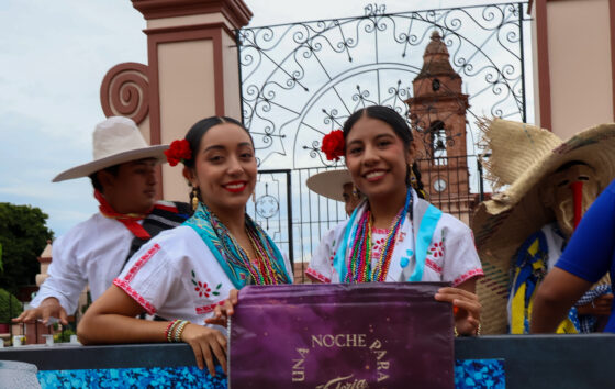 Restauranteros de Huajuapan anuncian con caravana el inicio de la Ruta del Mole de Caderas